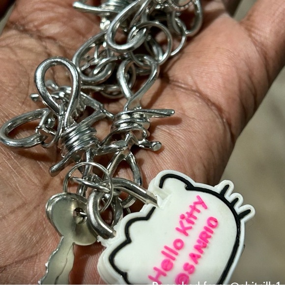 🤑SOLD🤑 NWOT HELLO KITTY LOCKET Heart Necklace - Picture 4 of 4